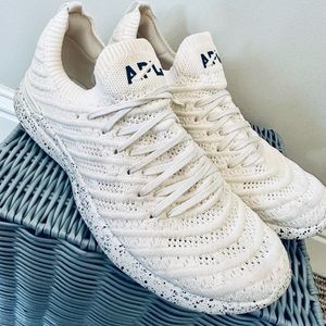 APL Techloom Wave Running Shoe, size 7.5 W